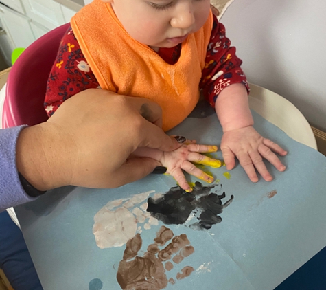 Petits Poussins Brooklyn Daycare and Preschool - Kings County, NY. Look how much a 4 months old can be deeply engaged in school's activities!