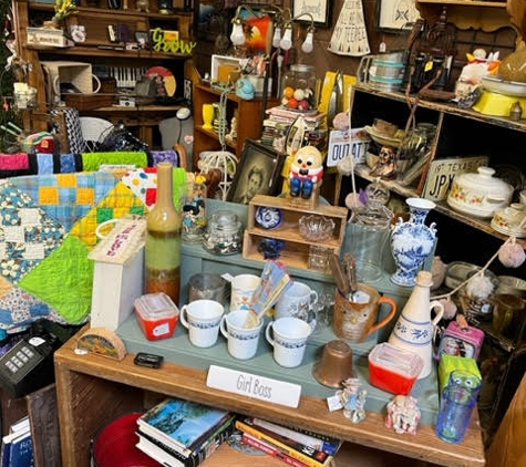 Teeks Antiques and Collectibles - Newton, KS