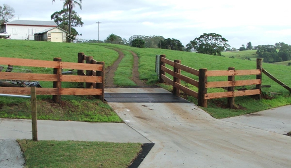 Fenceline (QLD) - Landsborough, QLD