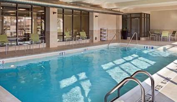 Hampton Inn & Suites Pittsburgh/Waterfront-West Homestead - Homestead, PA