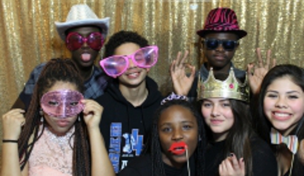 Family Fun Photo Booth - Fairfield, CA