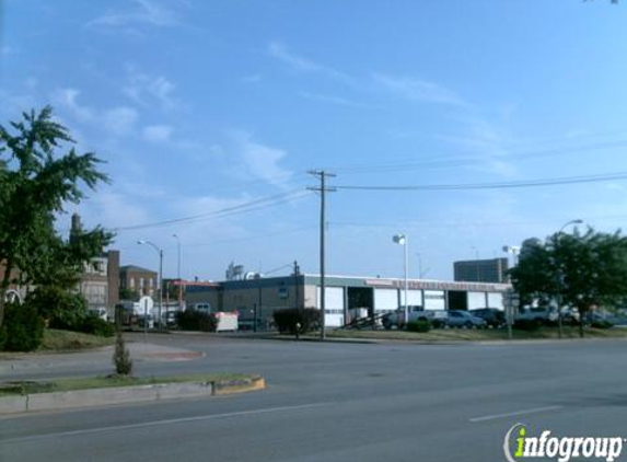 Broadway Truck Centers - Saint Louis, MO