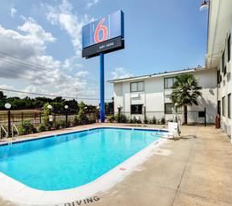 Motel 6 - Dallas, TX