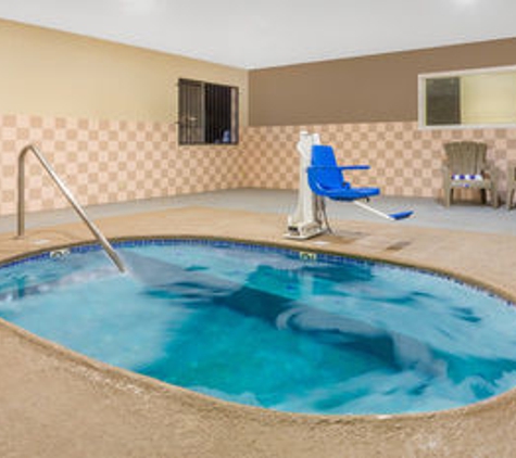 Travelodge by Wyndham Lake Havasu - Lake Havasu City, AZ