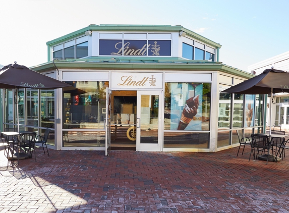 Lindt Chocolate Shop - Freeport, ME