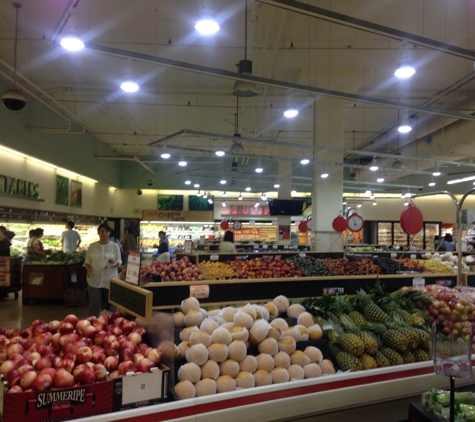 Galleria Market Lp - Los Angeles, CA. Vegetables and fruit!