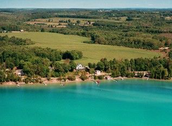 Torch Lake Bed & Breakfast - Central Lake, MI