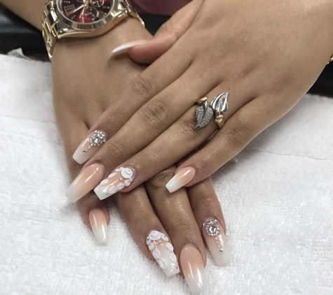 Diamond Nails & Spa - Lawrence, MA