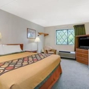 Super 8 by Wyndham Stamford/New York City Area - Motels