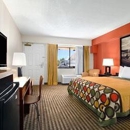 Super 8 by Wyndham Orlando International Drive - Motels