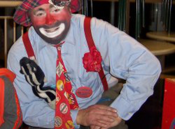 Luckys Clowning And Balloon Twisting - Dayton Entertainer - Englewood, OH. Lucky the Clown