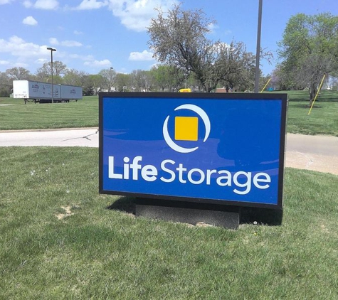 Life Storage - Maplewood - Maplewood, MO