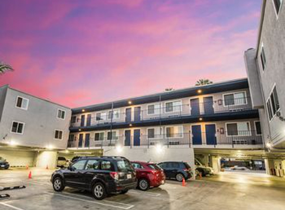 Travelodge by Wyndham Culver City - Culver City, CA