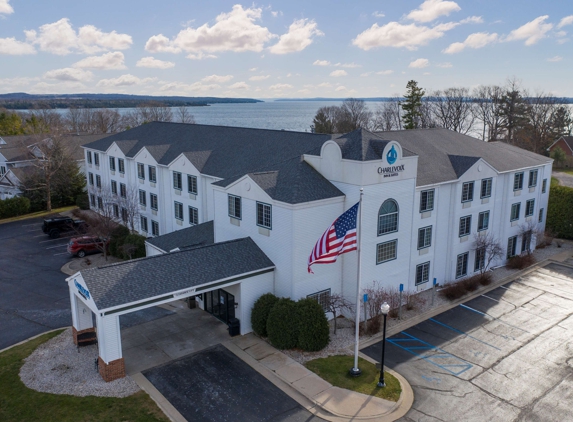 Charlevoix Inn & Suites - Charlevoix, MI