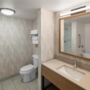 Hampton Inn & Suites Bremerton - Hotels