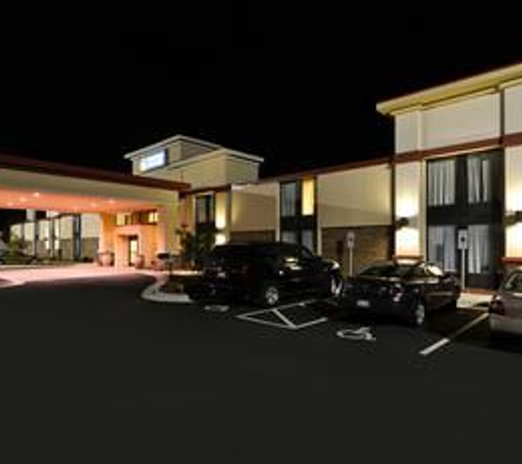 Best Western Plus Yadkin Valley Inn & Suites - Jonesville, NC