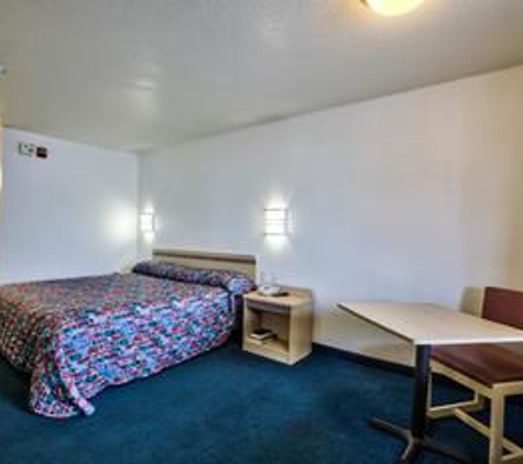 Motel 6 - Dothan, AL