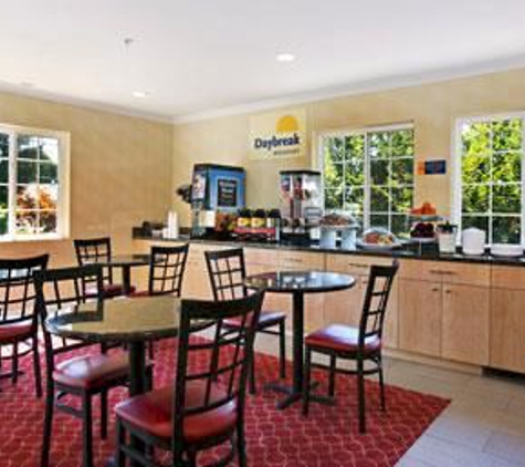 Days Inn by Wyndham Bethel - Danbury - Bethel, CT