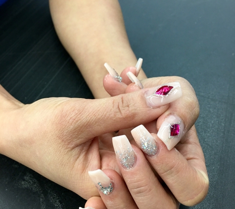 Four Star Nails - San Antonio, TX. Give this salon and there job the right credit . Not just one star