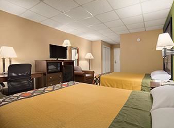 Super 8 by Wyndham Gainesville TX - Gainesville, TX