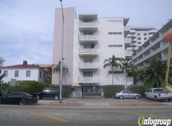 Twin Towers Condominium - Miami Beach, FL