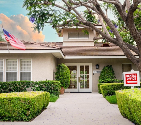 Santa Fe Village Apartments - Santa Ana, CA