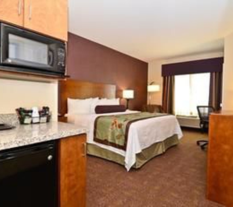 Best Western Plus Carousel Inn & Suites - Burlington, CO