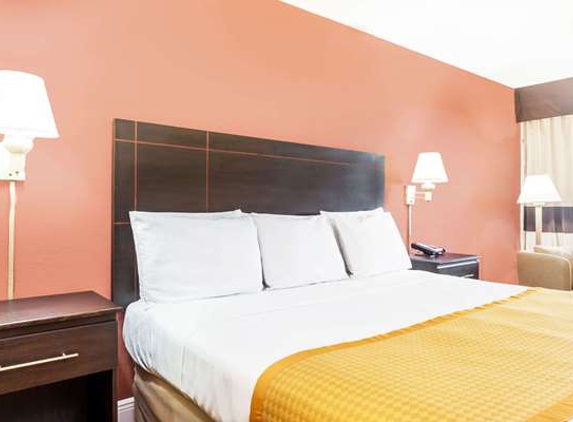 Days Inn by Wyndham Fort Lauderdale-Oakland Park Airport N - Oakland Park, FL