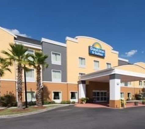 Days Inn & Suites by Wyndham Savannah North I-95 - Port Wentworth, GA