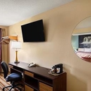 Super 8 by Wyndham Mattoon - Motels