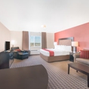 Hawthorn Suites by Wyndham Dickinson - Hotels