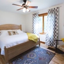 Mission Springs Lake House - Hotels