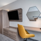 Holiday Inn Express & Suites Columbus Airport by IHG