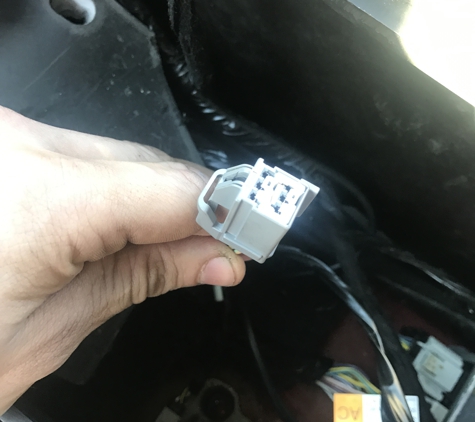 Bob Hurley Ford - Tulsa, OK. I don't know if this is suppose to be plugged in in just found it unplugged. Exhaust was lose to