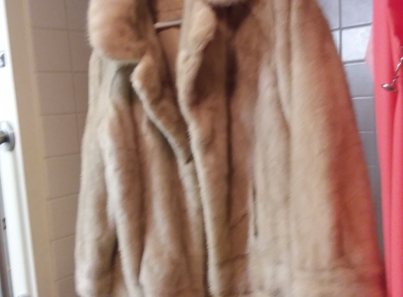 Morris Kaye & Sons Furs - San Antonio, TX