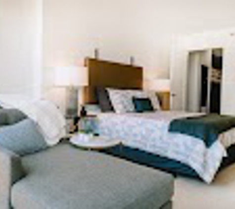 Hubbard Place - Chicago, IL