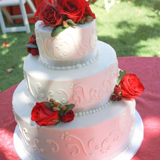 Supreme Sweets - Sonoma, CA. Piped Buttercream wedding cake