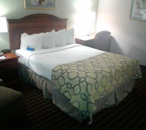 Baymont Inn & Suites - Clarksville, TN