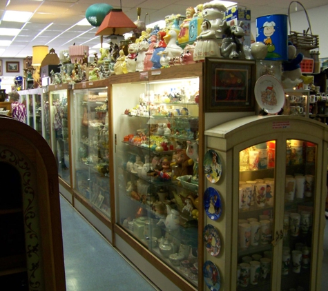 Garbos Antique Mall - Gilroy, CA