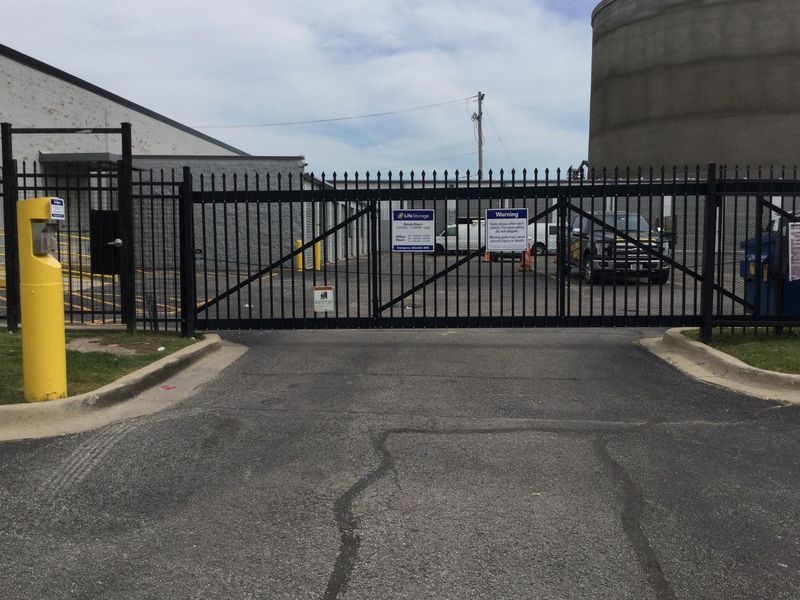 Skokie, IL, Self-Storage Near 8220 Skokie Blvd