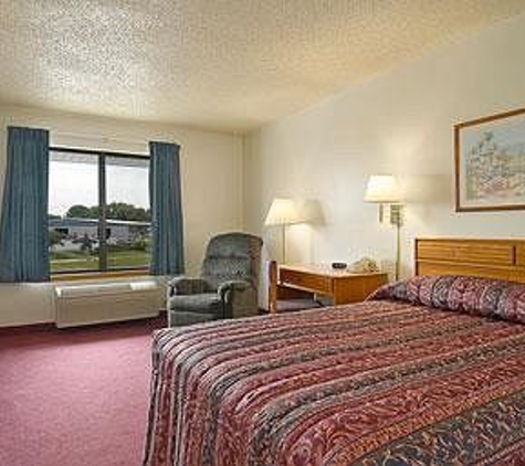 Super 8 by Wyndham Watertown WI - Watertown, WI