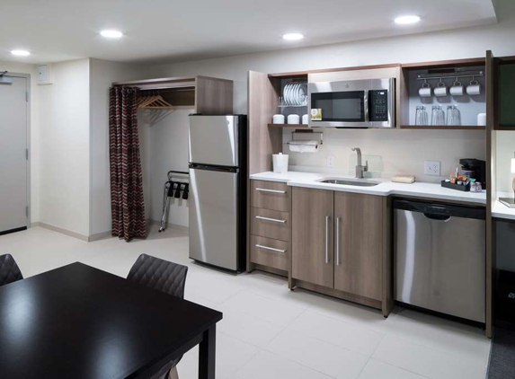 Home2 Suites by Hilton Jacksonville Airport - Jacksonville, FL