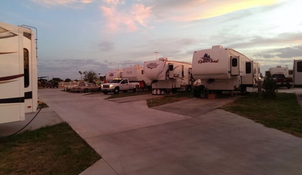 Palms of Paradise RV Park - Gardendale, TX