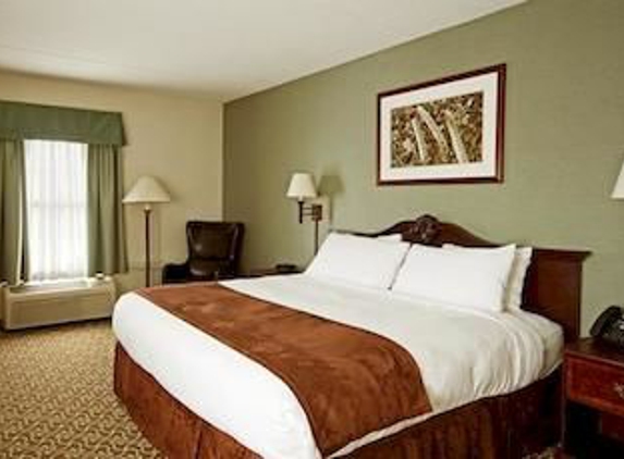 D Hotel and Suites - Holyoke, MA