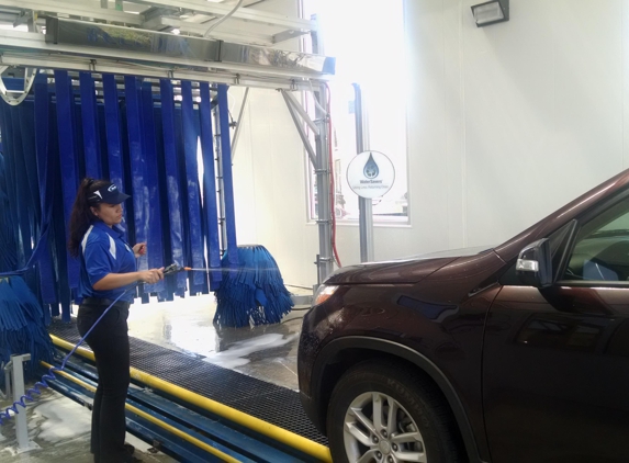 BlueWave Express Car Wash - Houston, TX