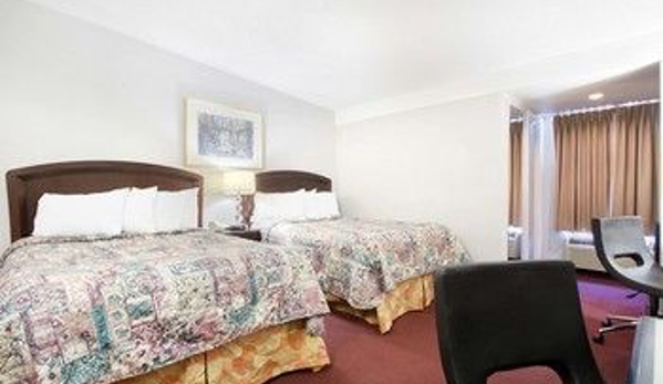 Rodeway Inn & Suites - New Paltz, NY