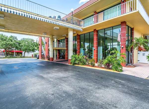 Quality Inn & Suites at Tropicana Field - Saint Petersburg, FL