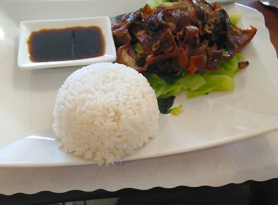 Tom Yum Goong - Vacaville, CA. Roast duck with spinach Mmmm good!