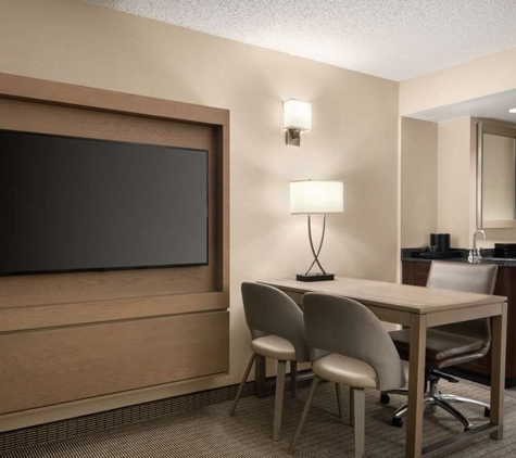 Embassy Suites by Hilton Cleveland Rockside - Independence, OH