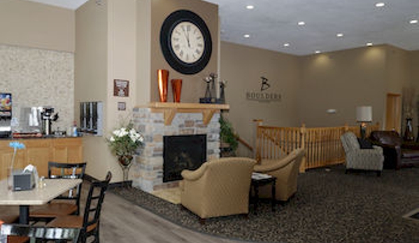 Boulders Inn & Suites Denison - Denison, IA